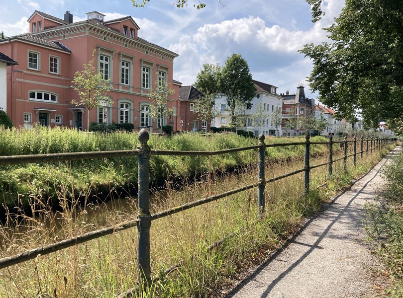 Das 750 Meter lange und denkmalgeschützte Metallgeländer entlang des Fußweges an der Haaren. Foto: Stadt Oldenburg