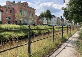 Das 750 Meter lange und denkmalgeschützte Metallgeländer entlang des Fußweges an der Haaren. Foto: Stadt Oldenburg