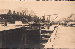 Die alte Schleuse mit den Torfschuppen des Hunte-Ems-Kanals. Foto: Stadtmuseum Oldenburg