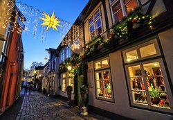 Bergstraße mit Weihnachtsbeleuchtung. Foto: Hans-Jürgen Zietz