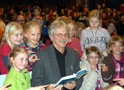 Auf die Besucher der KIBUM warten spannende Lesungen, so wie 2011 mit Paul Maar. Foto: Stadt Oldenburg