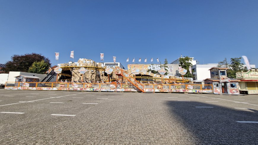 Der Aufbau der Achterbahn Feuer + Eis am 20. September 2024. Foto: Stadt Oldenburg