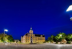 Frühlingsabend am Oldenburger Schloss. Foto: Hans-Jürgen Zietz