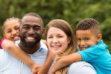 Multikulti-Familie. Foto: pixelheadphoto/Fotolia.com