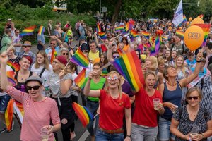 Demonstrantinnen und Demonstranten beim CSD 2018. Foto: Sascha Stüber Demonstrantinnen und Demonstranten beim CSD 2018. Foto: Sascha Stüber