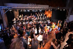 Sommernachtsball 2015 mit JOO und M-Band der Musikschule. Foto: Jörg Hemmen Sommernachtsball 2015 mit JOO und M-Band der Musikschule. Foto: Jörg Hemmen