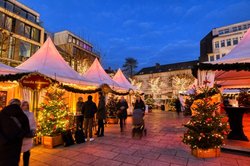 Weihnachtszauber auf dem Oldenburger Waffenplatz. Foto: Hans-Jürgen Zietz