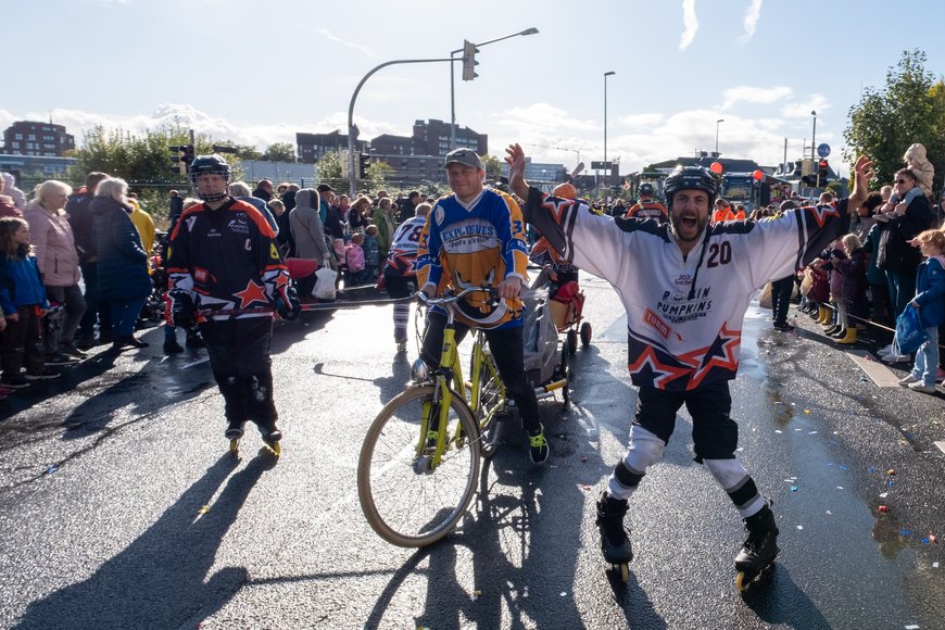 Teilnehmende am Festumzug. Foto: Sascha Stüber