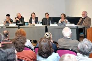 Podiumsdiskussion am 3. Mai 2012: „Demokratie und Freiheitsrechte in Ungarn - Rechtspopulismus in der EU“. V.l.n.r. Luca Váradi, Wilhelm Heitmeyer, Sabine Doering, Rainer Sütfeld, Ágnes Heller, Lutz Niethammer. Foto: Peter Kreier.