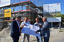 (von links): Oberbürgermeister Jürgen Krogmann, Stefan Scheper, Johannes Völker, Stefan Könner. Foto: Stadt Oldenburg