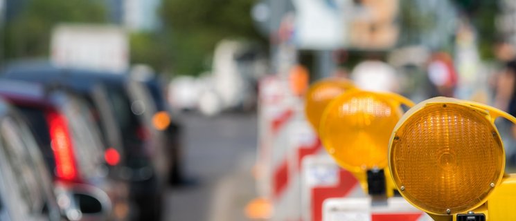 Eine Baustelle am Straßenrand. Foto: Rainer Fuhrmann/Fotolia.com