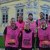 Vorschau: Läuferinnen und Läufer präsentieren das Shirt „Läuft. Gegen Brustkrebs". Foto: Stadt Oldenburg