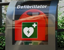 Defibrillator. Foto: H.D.Volz/Pixelio.de Defibrillator. Foto: H.D.Volz/Pixelio.de