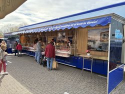 Fischhandlung Luth Eilts auf dem Wochenmarkt auf dem Pferdemarkt. Foto: Stadt Oldenburg Fischhandlung Luth Eilts auf dem Wochenmarkt auf dem Pferdemarkt. Foto: Stadt Oldenburg