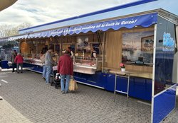 Fischhandlung Luth Eilts auf dem Wochenmarkt auf dem Pferdemarkt. Foto: Stadt Oldenburg Fischhandlung Luth Eilts auf dem Wochenmarkt auf dem Pferdemarkt. Foto: Stadt Oldenburg