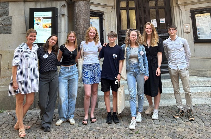 Die Teilnehmenden vom Workshop. Ella Levien (2. von links) und Fabian Wiek (1. von rechts) moderierten die Veranstaltung. Foto: Stadt Oldenburg