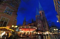 Karussell und Lambertikirche. Foto: Hans-Jürgen Zietz