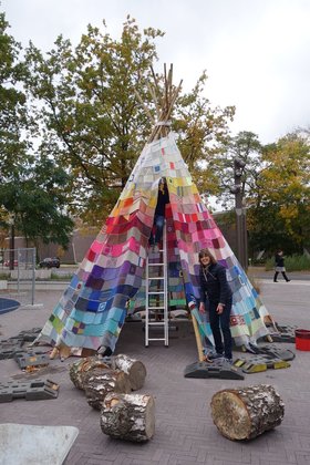 Abbau Tipi auf dem kleinen Klingenbergplatz in Kreyenbrück. Foto: Stadt Oldenburg.