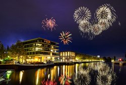 Spektralfeuerwerk zum Oldenburger Kramermarkt 2019. Foto: Hans-Jürgen Zietz 