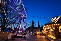 Ostermarkt auf dem Oldenburger Schlossplatz. Foto: Hans-Jürgen Zietz