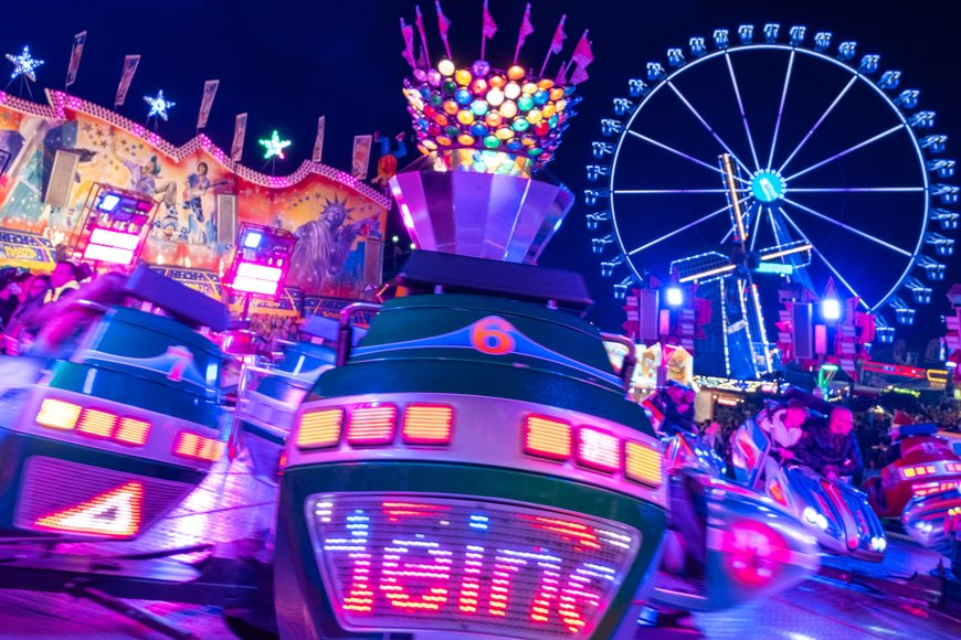 Sascha Stüber Break Dancer No. 2 und Riesenrad auf dem Kramermarkt 2024. Foto: Sascha Stüber