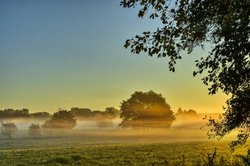 Frühherbstlicher Morgen über der Hunteniederung in Oldenburg. Foto: Hans-Jürgen Zietz Frühherbstlicher Morgen über der Hunteniederung in Oldenburg. Foto: Hans-Jürgen Zietz