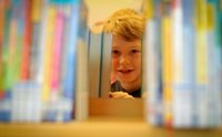 Kind met boeken. Foto: Herrnberger