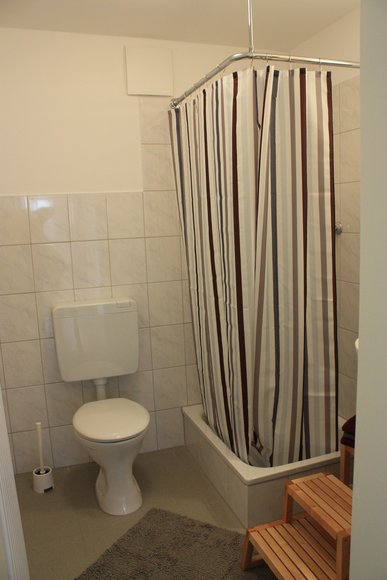Bad mit Dusche und Toilette in der Wohnung. Foto: Stadt Oldenburg