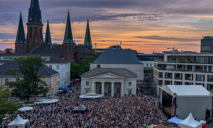 Blick auf den Schlossplatz während des Kultursommers. Foto: Sascha Stüber