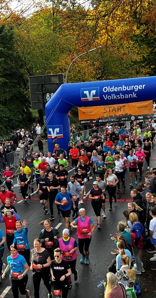 Viele Läuferinnen und Läufer kurz nach dem Start. Foto: Stadt Oldenburg