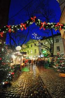 Blick durch festlichen Torbogen auf dem Lamberti-Markt. Foto: Hans-Jürgen Zietz