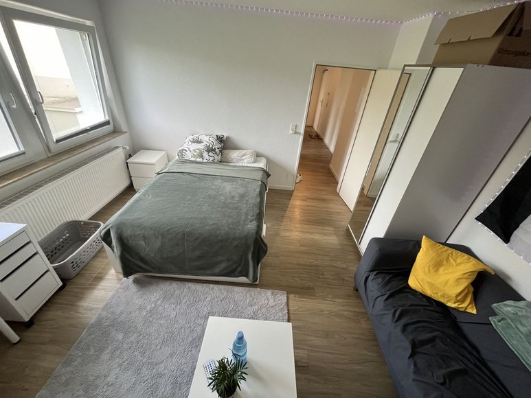 Schlafzimmer mit Bett und Sofa in der Jugendwohnung.Foto: Stadt Oldenburg