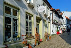 Feine Läden in der Bergstraße in Oldenburg. Foto: Hans-Jurgen Zietz 