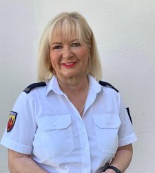 Frau vom Bürger- und Ordnungsamt in Uniform. Foto: Stadt Oldenburg