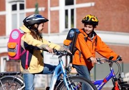 Kinder mit Fahrrädern. Foto: DAK