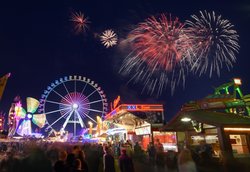 Feuerwerk zum Oldenburger Kramermarkt 2017. Foto: Hans-Jürgen Zietz