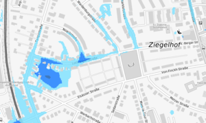 Das Bild zeigt einen Ausschnitt aus der Starkregengefahrenkarte der Stadt Oldenburg, welche das Stadtgebiet mit seinen Gebäuden und Infrastrukturen abbildet. Die Bereiche, die bei einem Starkregenereignis eine besonders eine hohe Überflutungsgefahr besitzen, sind dabei blau eingefärbt.