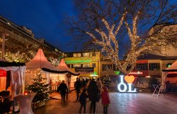 Weihnachtszauber auf dem Oldenburger Waffenplatz. Foto: Hans-Jürgen Zietz