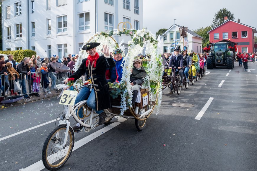 Teilnehmende am Festumzug. Foto: Sascha Stüber