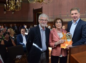 Jean-Luc Moreau, Catherine Rüppell und Jürgen Krogmann beim Empfang zum 70. Jubiläum der DFG Oldenburg. Foto: Stadt Oldenburg