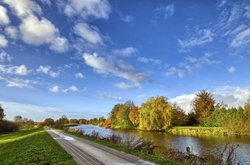 Farbenprächtiger Herbst an der Hunte in Oldenburg. Foto: Hans-Jürgen Zietz