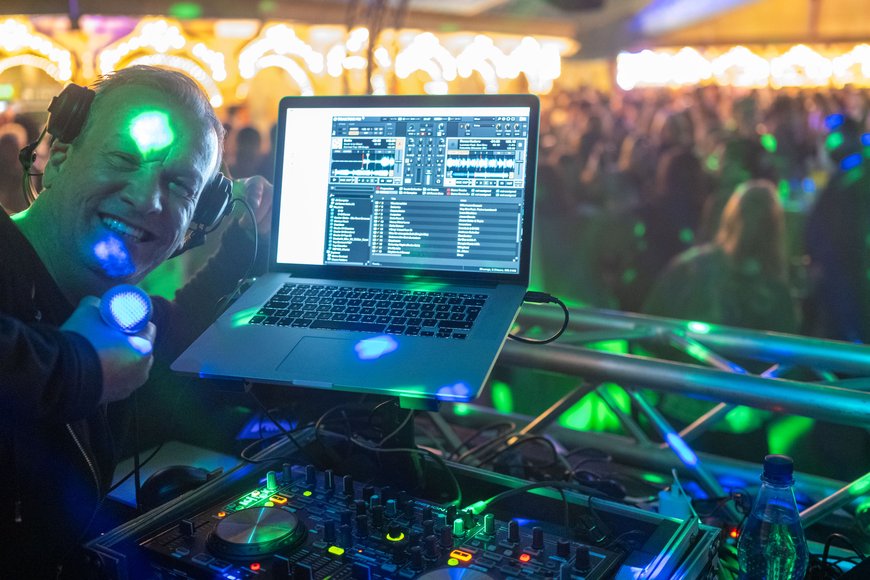 Sascha Stüber Die Caesars Dancing Hall auf dem Kramermarkt 2024. Foto: Sascha Stüber