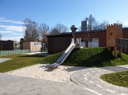 Rutsche auf dem Außengelände der Kita Sachsenstraße. Foto: Stadt Oldenburg