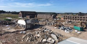 Abriss Truppenküche: Nach dem Auszug der Fledermäuse konnten die ehemalige Truppenküche und weitere Gebäude abgerissen werden. Foto: Stadt Oldenburg