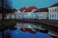 Blaue Stunde - Abendstimmungen in der Oldenburger City. Zu sehen sind die Häuser an der Huntestraße. Foto: Hans-Jürgen Zietz