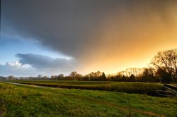 Unwetterstimmung über dem Landschaftsschutzgebiet Buschhagenniederung in Oldenburg. Foto: Hans-Jürgen Zietz