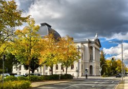 Die Oldenburger Innenstadt im goldenen Oktober. Foto: Hans-Jürgen Zietz