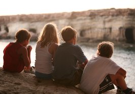 Kinder am Strand. Foto: florentiabuckingham/Pixabay