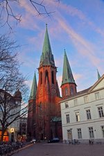 Blaue Stunde - Abendstimmungen in der Oldenburger City. Zu sehen ist die Lambertikirche. Foto: Hans-Jürgen Zietz