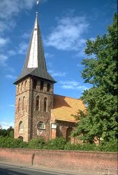 Der Oldenburger Gertrudenfriedhof mit Kapelle und Linde. Foto: Stadt Oldenburg